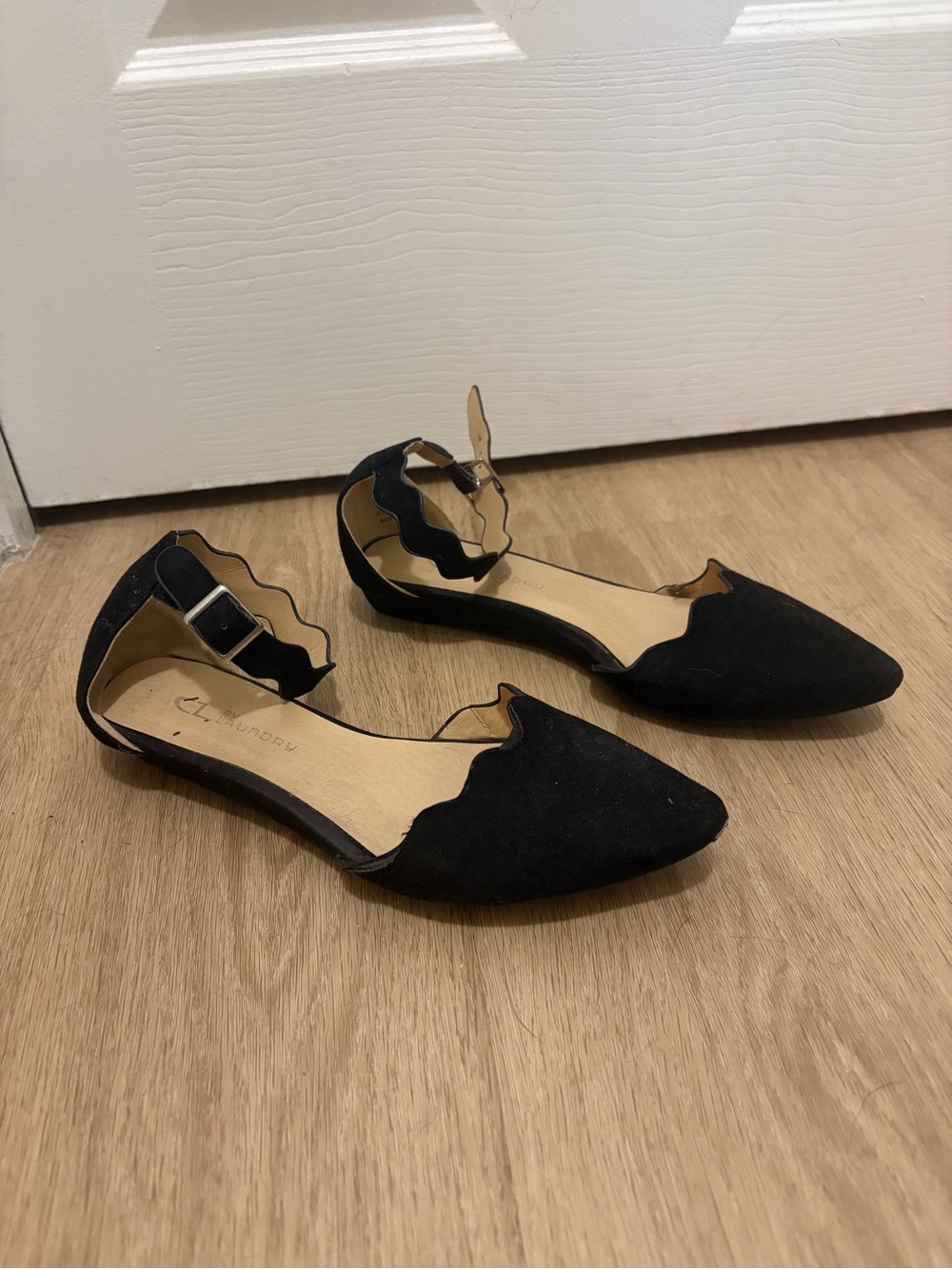 CL by Laundry Black Scalloped Pointed-Toe Ankle-Strap Flats